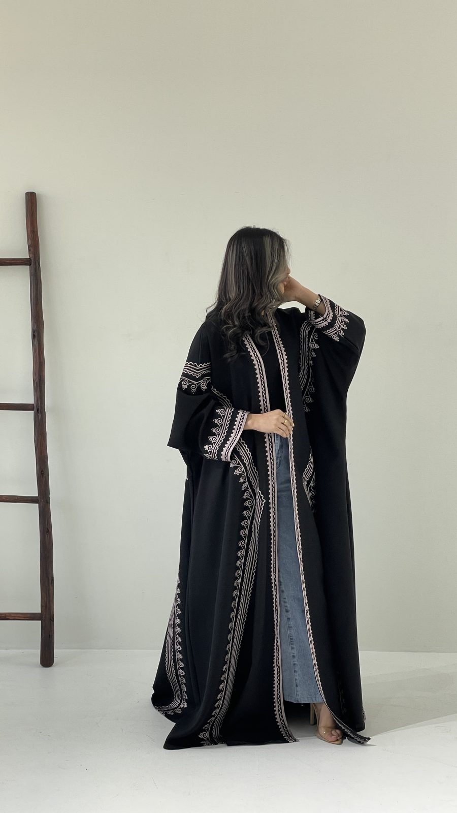 ⁦عباية مطرزة⁩ - الصورة ⁦5⁩