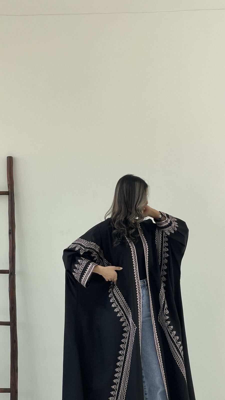 ⁦عباية مطرزة⁩ - الصورة ⁦4⁩