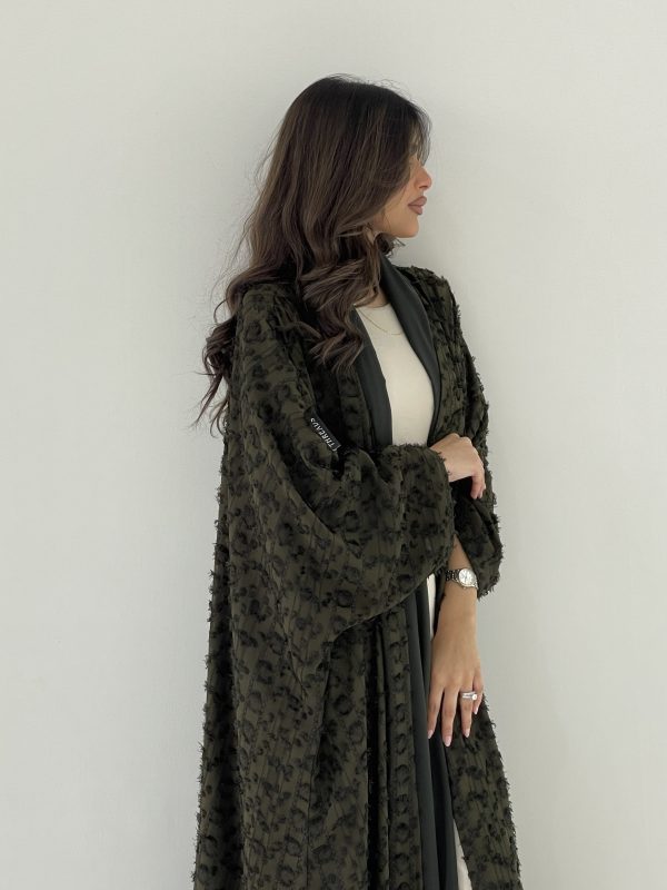 عباية لون زيتي