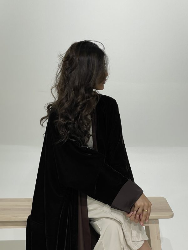 عباية مخمل لون بني